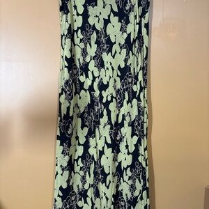 HC424. Style & Co Black/Green Pull On Skirt - w/Lining - Elastic Waist - Size 16